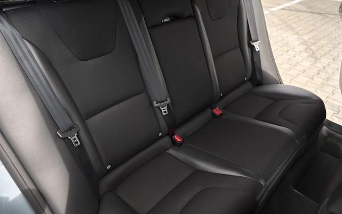 Volvo V60 cena 57800 przebieg: 207000, rok produkcji 2017 z Zawiercie małe 781